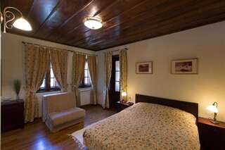 Отель Hotel Ivanov Konak Цетине Трехместный номер-2