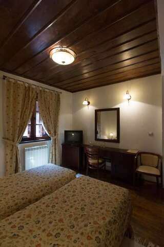 Отель Hotel Ivanov Konak Цетине Двухместный номер с 2 отдельными кроватями-5
