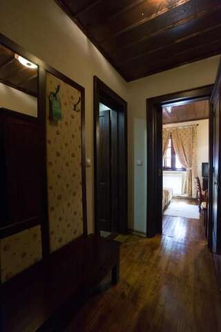 Отель Hotel Ivanov Konak Цетине Двухместный номер с 2 отдельными кроватями-7